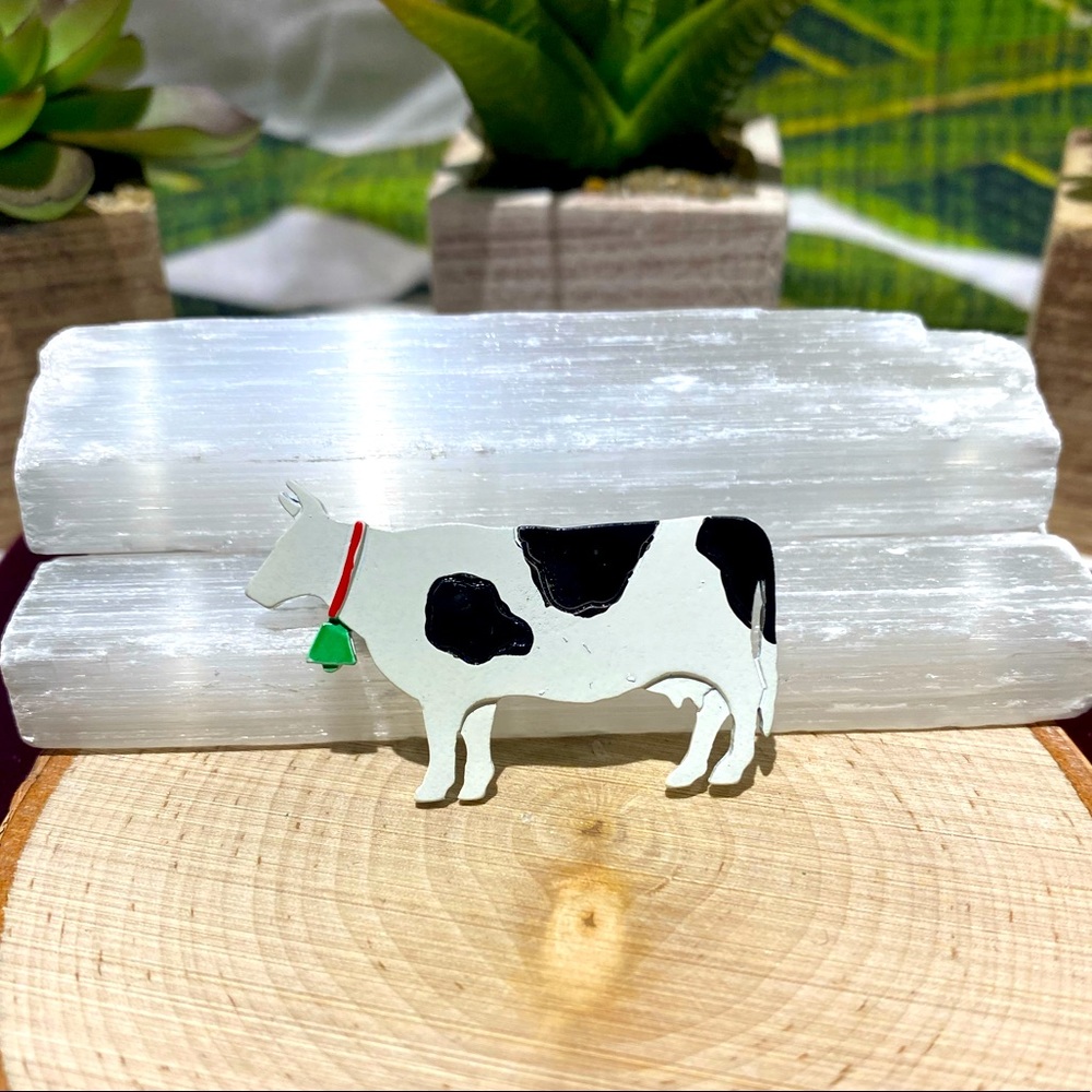 JJ Cow 🐮 🐄 Brooch ✨🤍